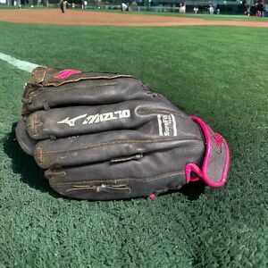 Black & Pink Mizuno Finch 11.5 Right Hand Thrower Softball Glove GPP 1155F1